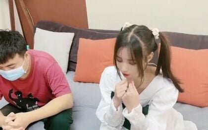 Anh trai horny quẳng quại với đứa em gái sexy