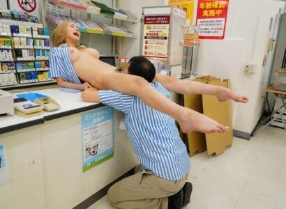 Gái mới lớn thích được anh quản lý chịch nát lồn