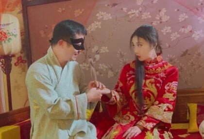 Em tiểu thư mới gặp đã được anh chàng đường phố đưa về nhà 