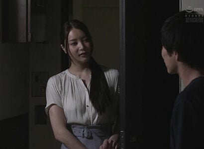 Chị đẹp không ngờ thủ dâm với tiếng rên kích thích hàng xóm sang gõ cửa và kết quả là chị được chịch