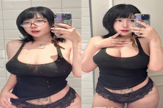 Mông khủng lòi phì ra