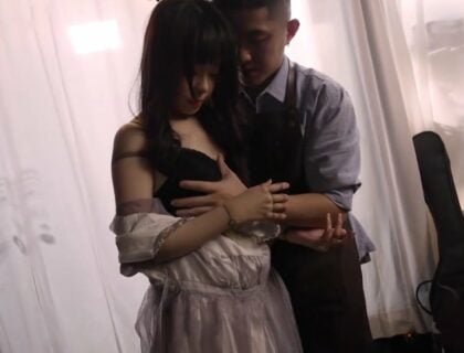 Nửa đêm, kẻ biến thái thỏa mãn với con rối tự chế