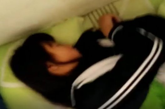 Hành động tình dục bắt buộc với người bạn học cùng lớp